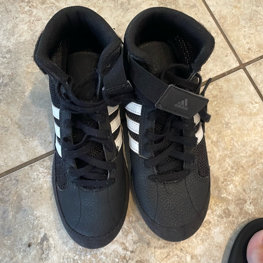 Adidas boys wrestling shoes size 3